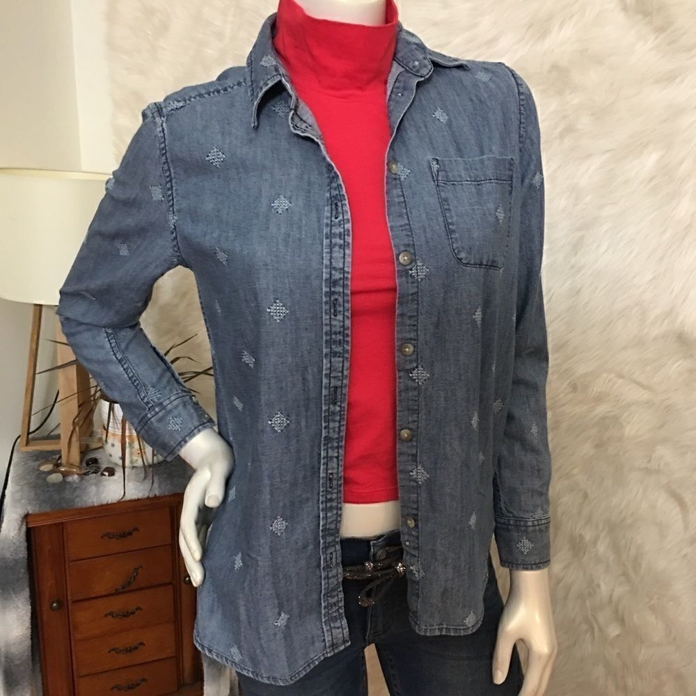 American Eagle embroidered Jean Button Down Shirt‎